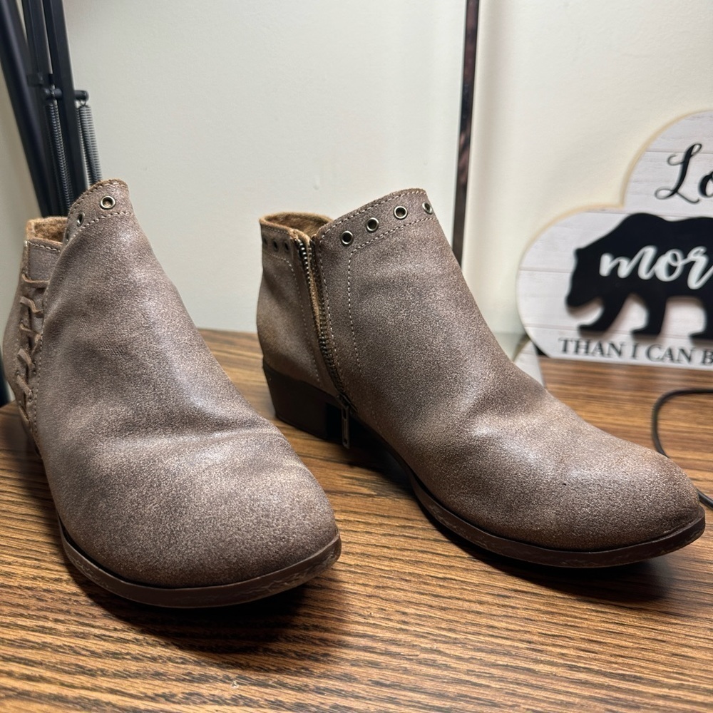 EUC Minnetonka Brenna Tan Suede Ankle Booties Size‎ 10 - Picture 3 of 13